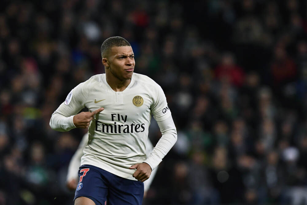 特朗普关税突传大消息！特朗普誓言实施出口限制和关税 以报复数字税